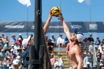 AVP Manhattan Beach Open: Stunning Surfside Volleyball with Winning Teams